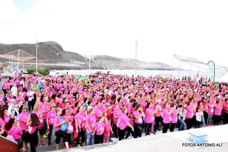 Los participantes en la carrera y caminata contra el cáncer de mama (Foto Antonio Alí)